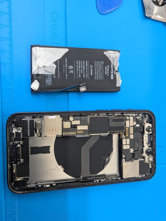 iPhone 12 mini（アイフォントゥエルブミニ）の液晶画面交換ならスマホ修理工房へお任せください